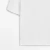 T-Shirt mit normaler Passform und kurzen Ärmeln T-Shirt mit normaler Passform und kurzen Ärmeln