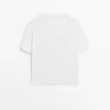 T-Shirt mit normaler Passform und kurzen Ärmeln T-Shirt mit normaler Passform und kurzen Ärmeln
