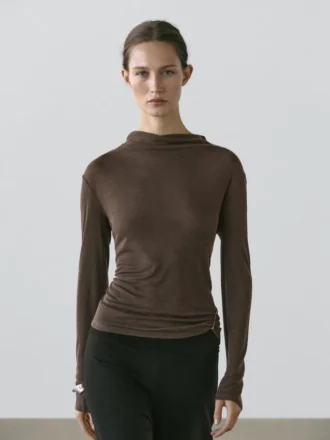 T-Shirt mit Trichterkragen