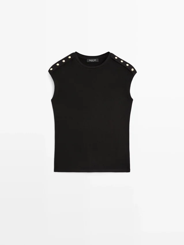 T-Shirts mit überschnittenen Ärmeln und Knopfdetails T-Shirts mit überschnittenen Ärmeln und Knopfdetails