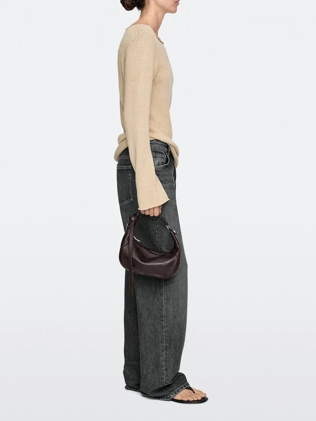 Tasche aus Nappaleder mit Metallschnalle Tasche aus Nappaleder mit Metallschnalle