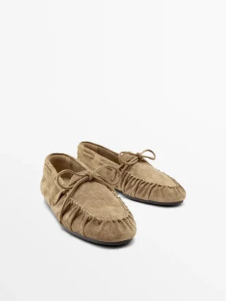 Weiche Leder-Loafer mit gerafftem Detail Weiche Leder-Loafer mit gerafftem Detail