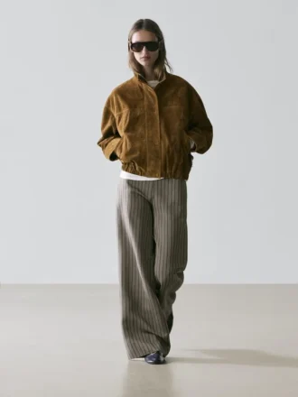 Weit geschnittene Hose mit gestreiften Details