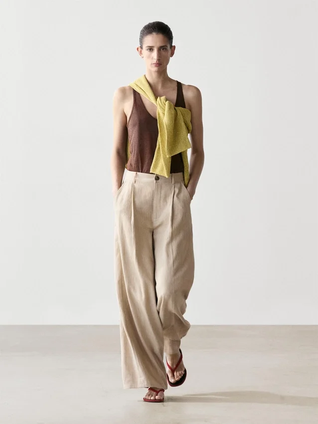 Weit geschnittene Hose mit hoher Taille Weit geschnittene Hose mit hoher Taille