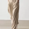 Weit geschnittene Hose mit hoher Taille Weit geschnittene Hose mit hoher Taille