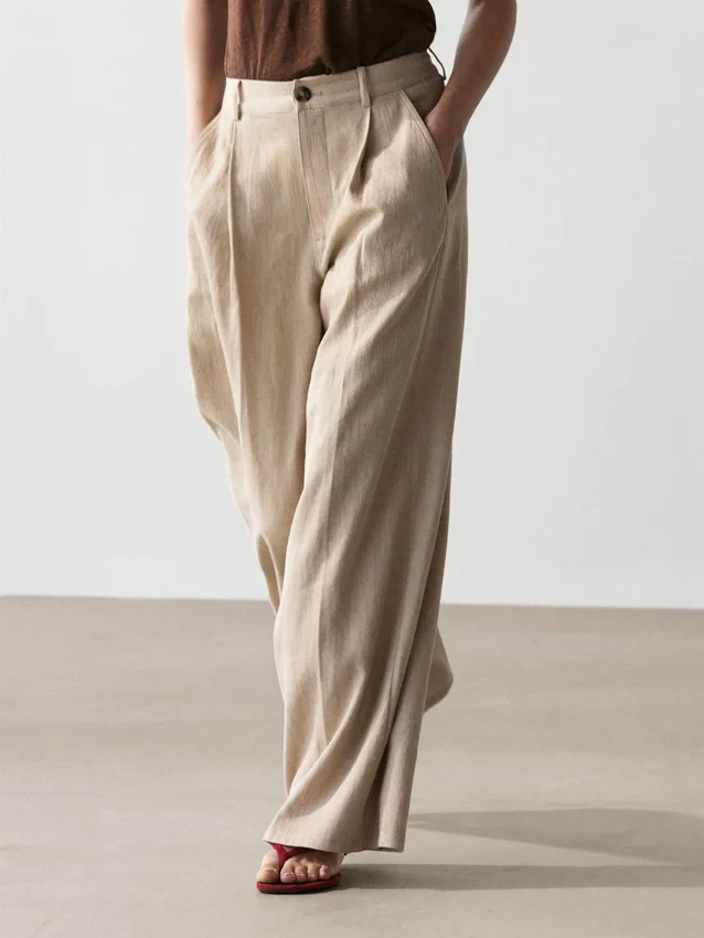 Weit geschnittene Hose mit hoher Taille Weit geschnittene Hose mit hoher Taille