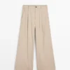 Weit geschnittene Hose mit hoher Taille Weit geschnittene Hose mit hoher Taille