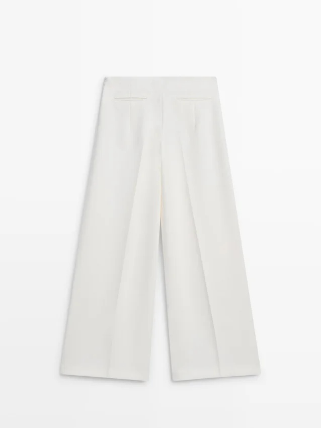 Weit geschnittene, voluminöse Hose Weit geschnittene, voluminöse Hose
