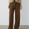 Weite Hose aus Wildleder mit Taschen Weite Hose aus Wildleder mit Taschen