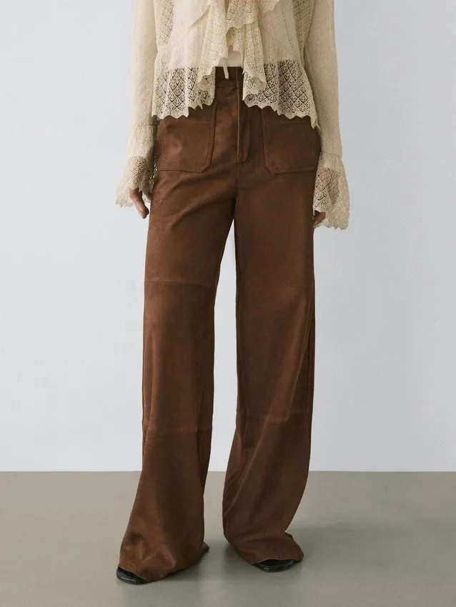 Weite Hose aus Wildleder mit Taschen Weite Hose aus Wildleder mit Taschen