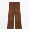 Weite Hose aus Wildleder mit Taschen Weite Hose aus Wildleder mit Taschen