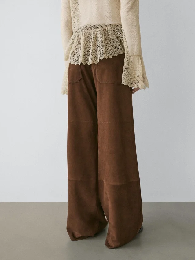Weite Hose aus Wildleder mit Taschen Weite Hose aus Wildleder mit Taschen