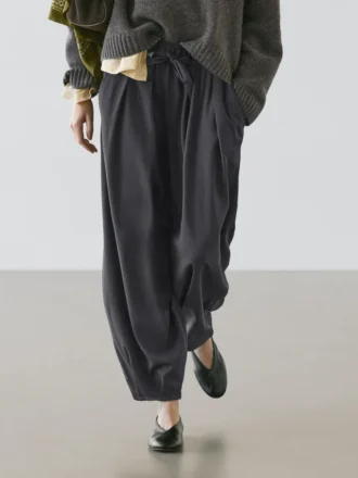 Weite Plissee-Hose mit weitem Bein