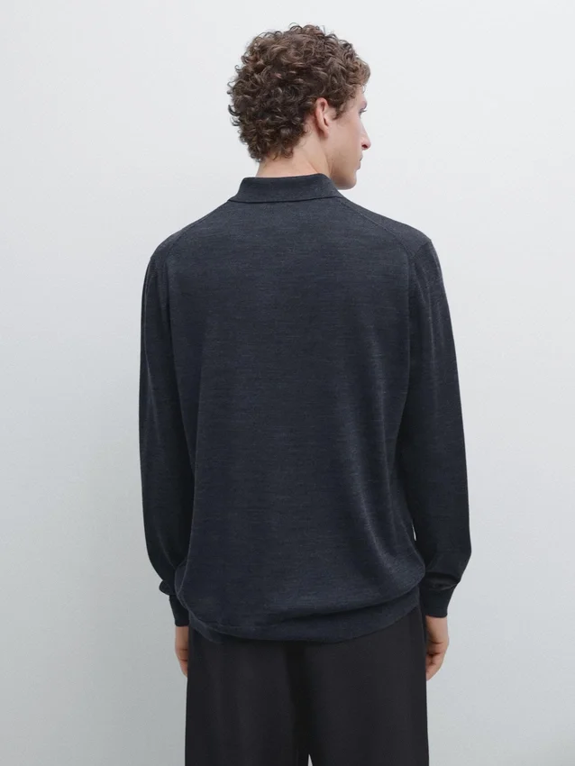 Wollpullover mit Polokragen Wollpullover mit Polokragen